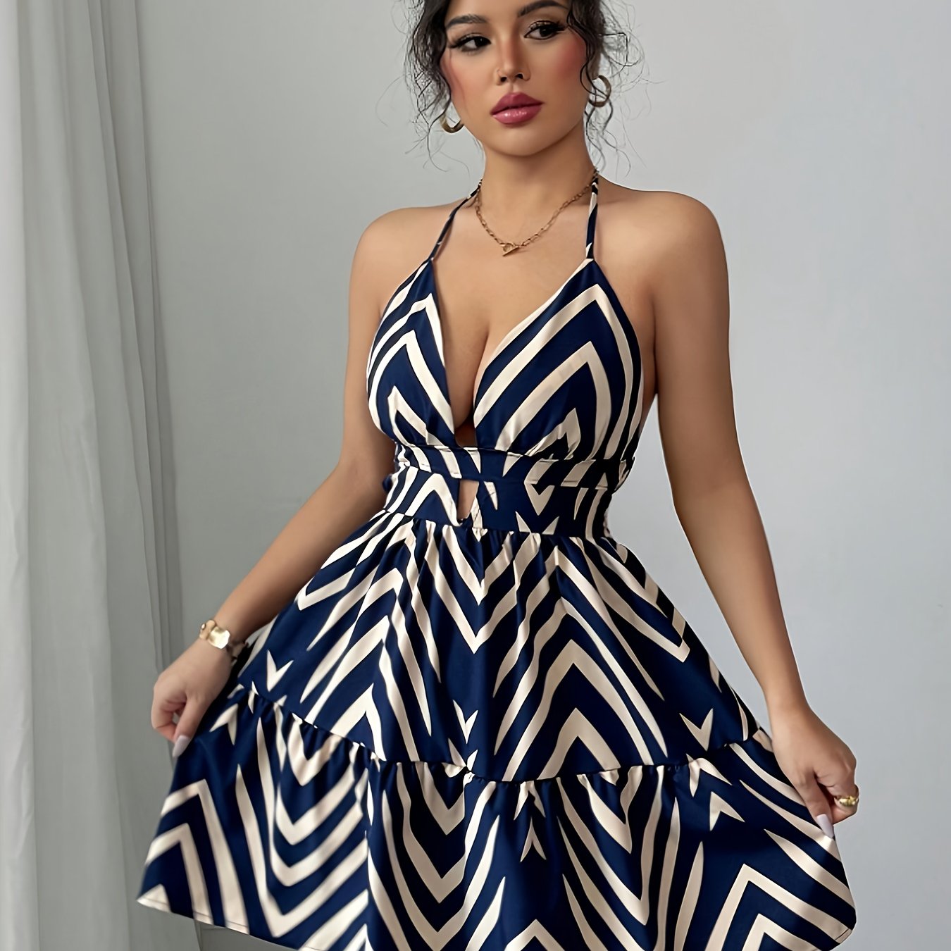 Vestido Corto Escote Halter Estampado Geométrico Azul Marino y Blanco Casual de Verano con Falda de Volantes
