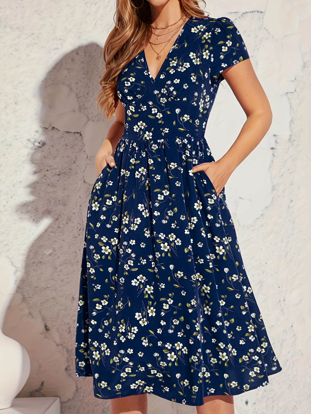 Vestido Elegante de Manga Corta con Estampado Floral y Cintura Ajustada en la Cadera, Modelo A-Line