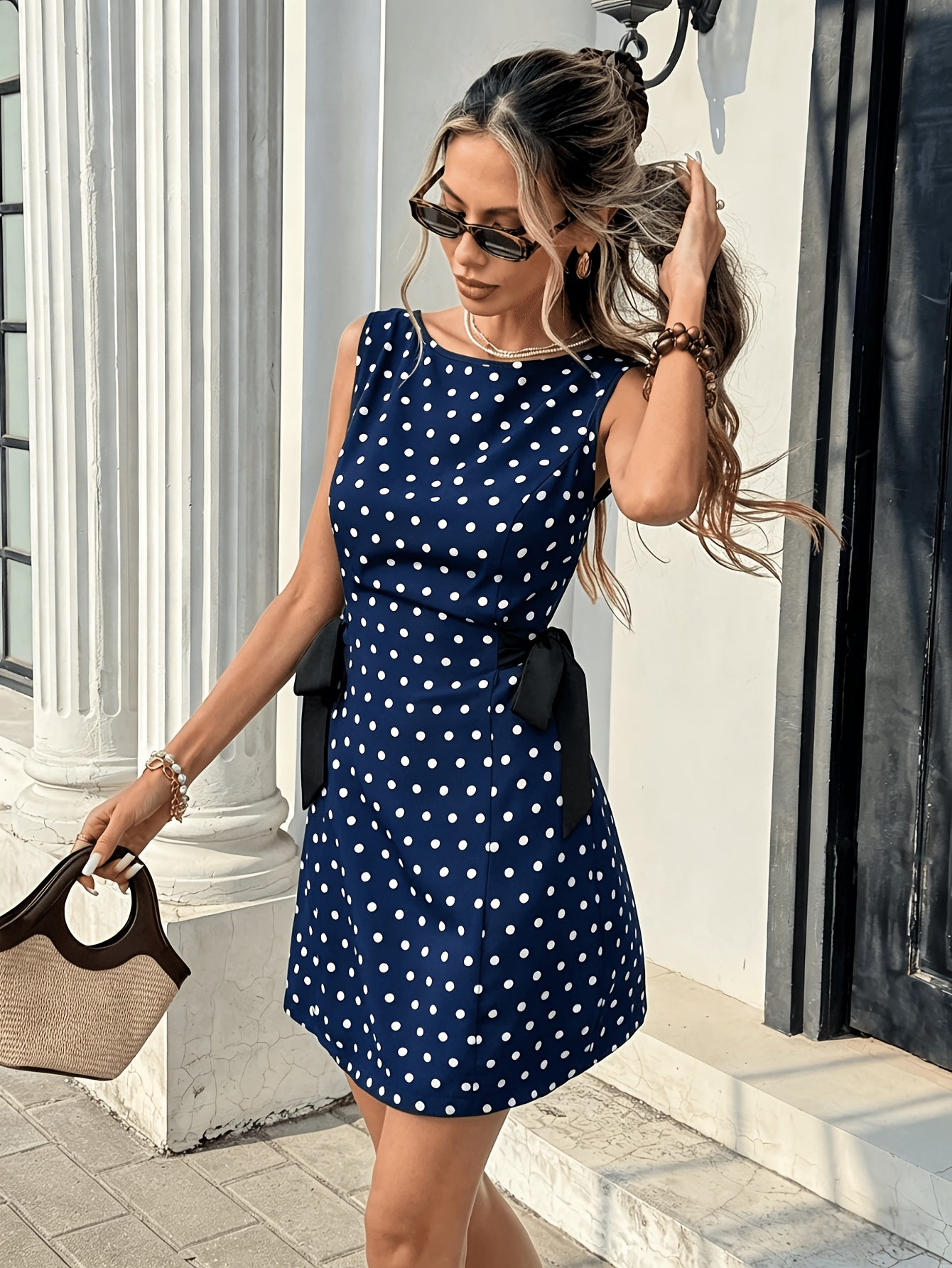 Vestido de verano 2026, novedad, estilo francés, elegante, casual, de moda urbana, sin mangas, para vacaciones, de ajuste entallado, sin espalda, con lazo de doble cara, vestido corto para mujer, vestido que estiliza la cintura, a la moda y versátil, adec