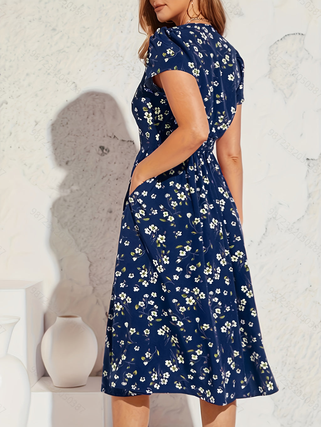 Vestido Elegante de Manga Corta con Estampado Floral y Cintura Ajustada en la Cadera, Modelo A-Line