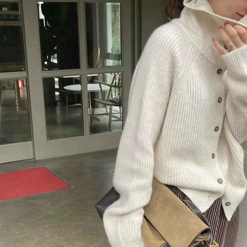 Drune | Cozy knitted turtleneck sweater with buttons