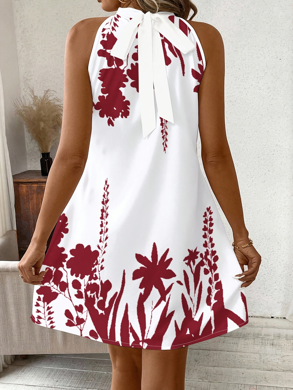 Vestido de Verano para Mujer con Cuello Halter - Estampado Floral en Blanco y , Mini A-Line, Manga Corta, Detalle Nudo, Lavable a Máquina, Elegante Vestido Casual, Sin Elástico