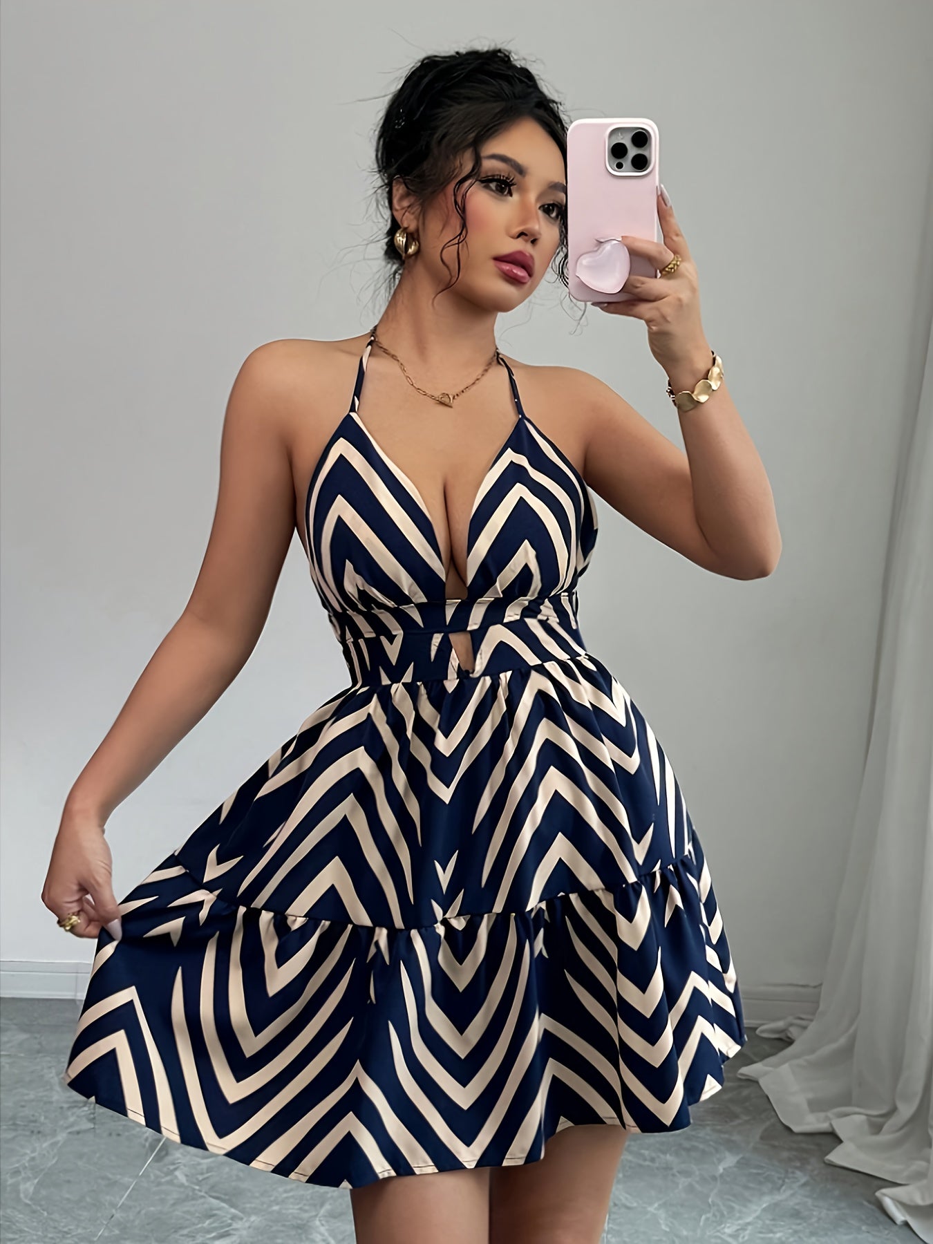 Vestido Corto Escote Halter Estampado Geométrico Azul Marino y Blanco Casual de Verano con Falda de Volantes