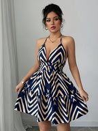Vestido Corto Escote Halter Estampado Geométrico Azul Marino y Blanco Casual de Verano con Falda de Volantes