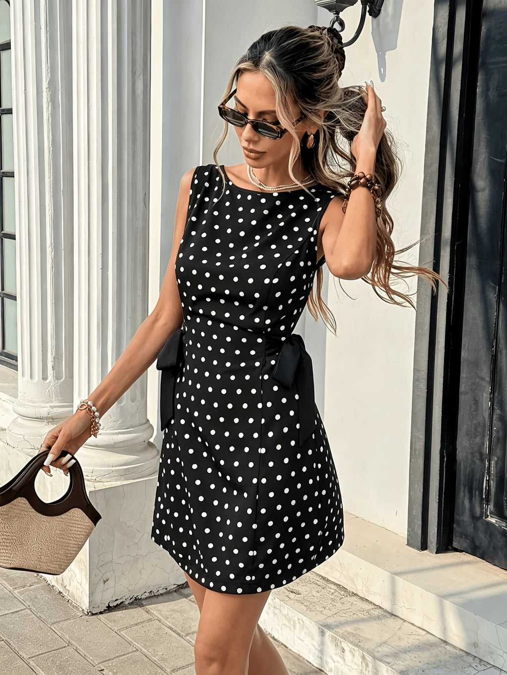Vestido de verano 2026, novedad, estilo francés, elegante, casual, de moda urbana, sin mangas, para vacaciones, de ajuste entallado, sin espalda, con lazo de doble cara, vestido corto para mujer, vestido que estiliza la cintura, a la moda y versátil, adec