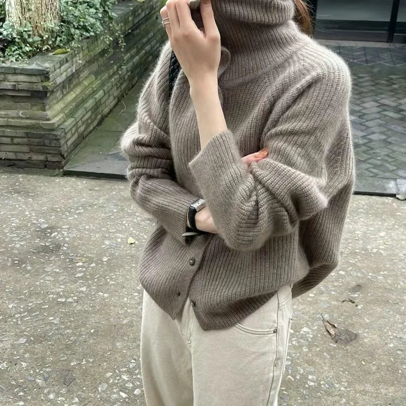 Drune | Cozy knitted turtleneck sweater with buttons